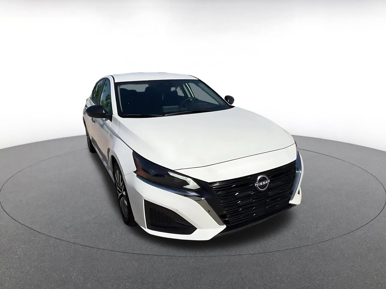 Used 2025 Nissan Altima 2.5 SV FWD image 3