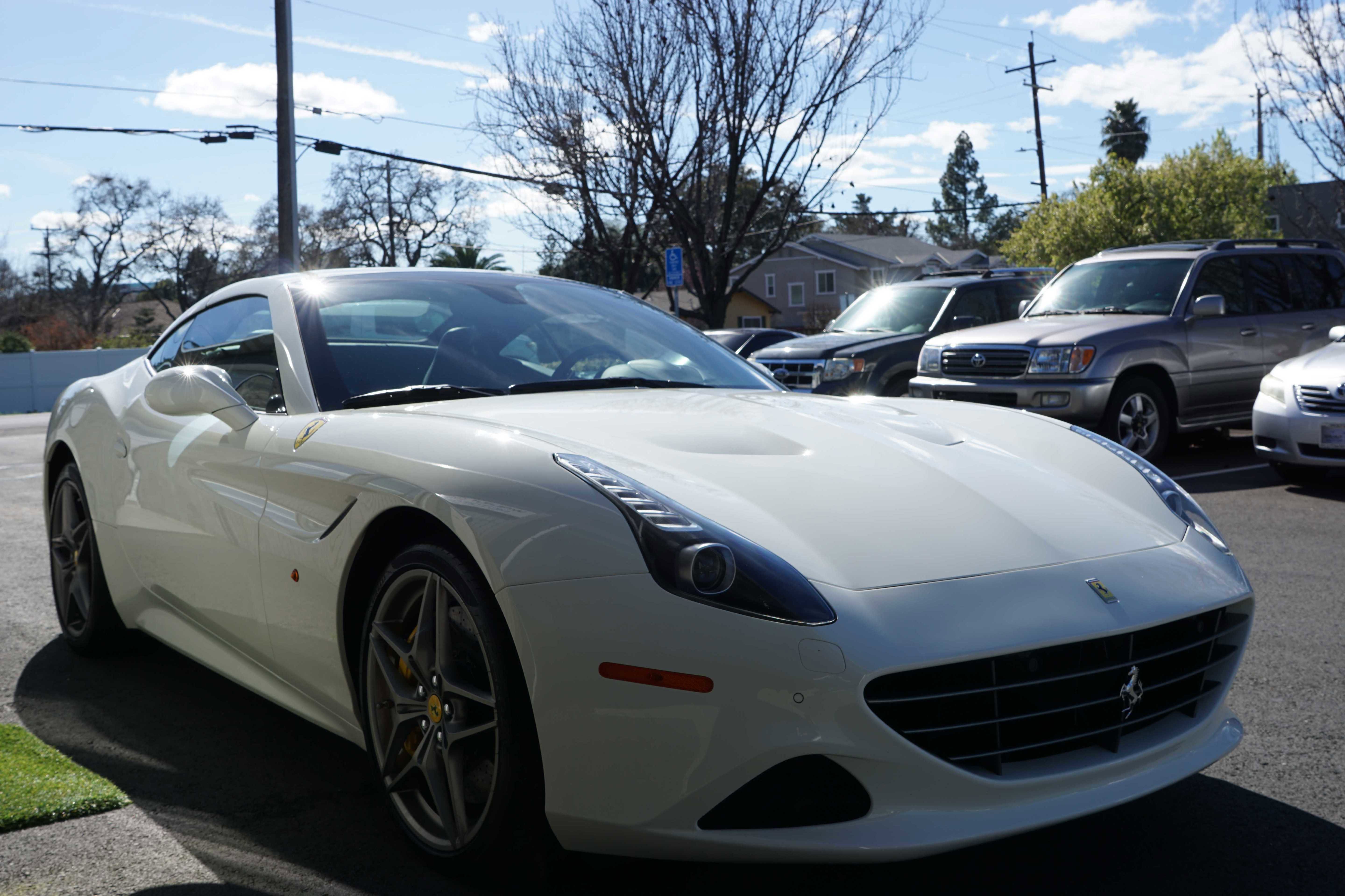 Used 2017 Ferrari California T image 8