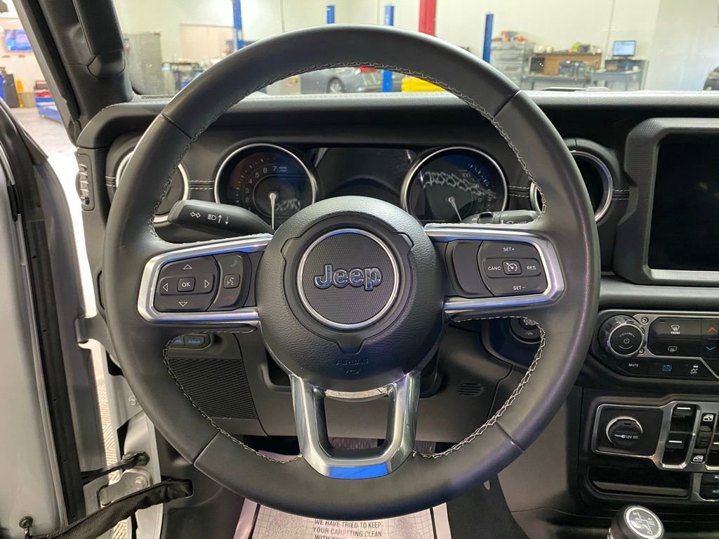 Used 2023 Jeep Wrangler Unlimited Sahara image 30
