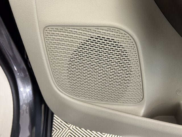 Used 2020 Chrysler Pacifica Touring-L FWD image 28