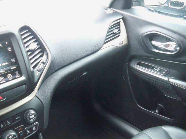 Used 2015 Jeep Cherokee Limited image 12