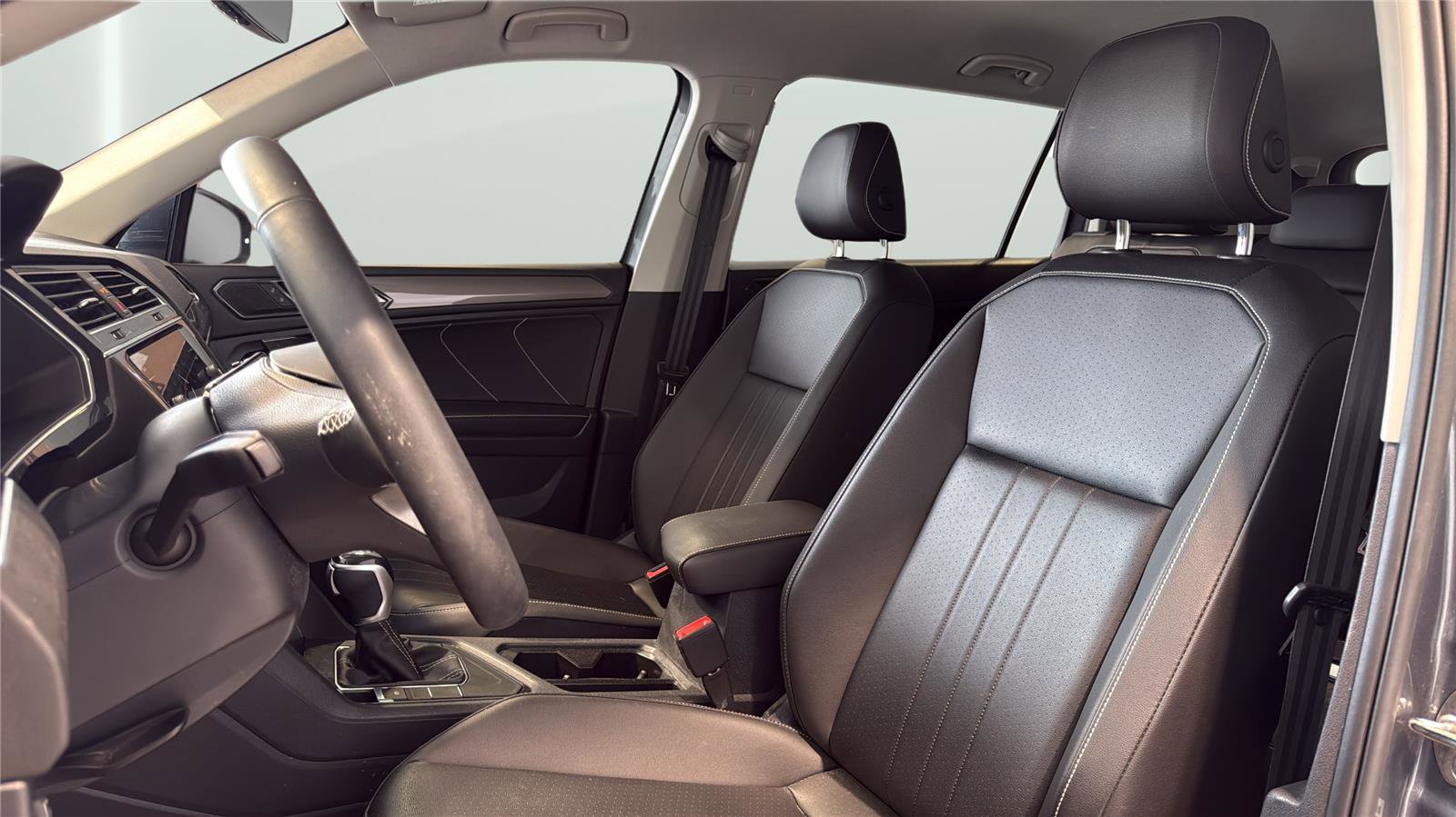 Used 2022 Volkswagen Tiguan SE FWD image 10