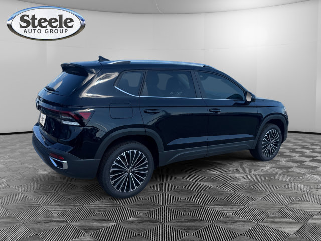 New 2026 Volkswagen Taos SE FWD image 5
