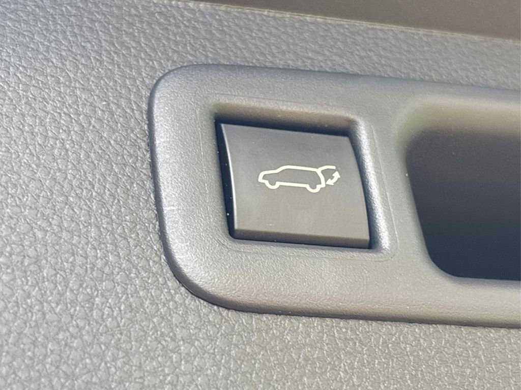 Used 2023 Toyota Highlander LE image 14