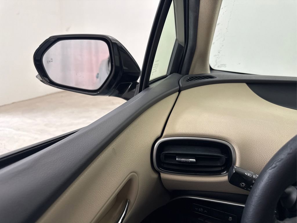 Used 2016 Toyota Prius Four image 34