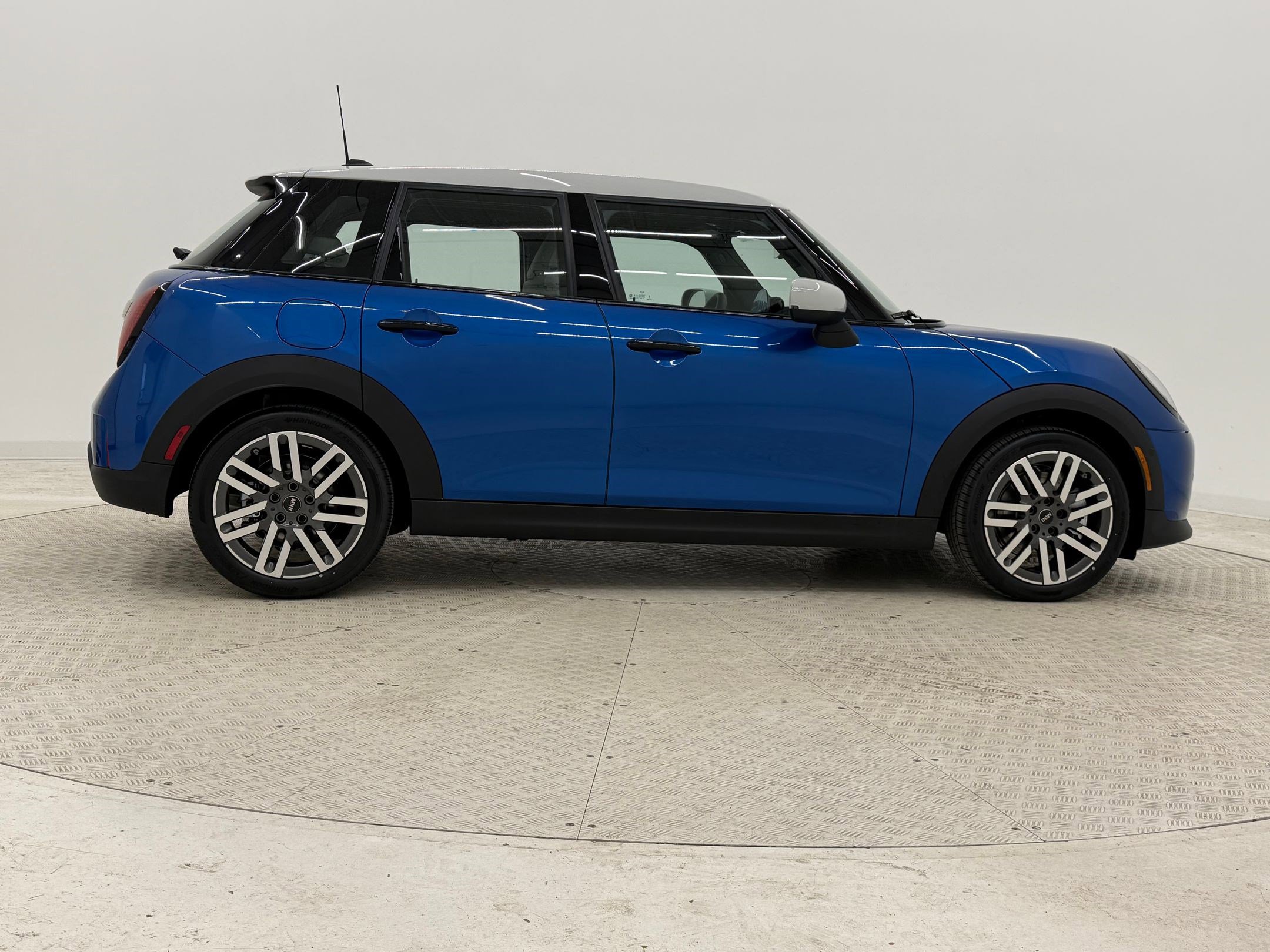 New 2026 MINI Cooper 4-Door Hardtop image 8