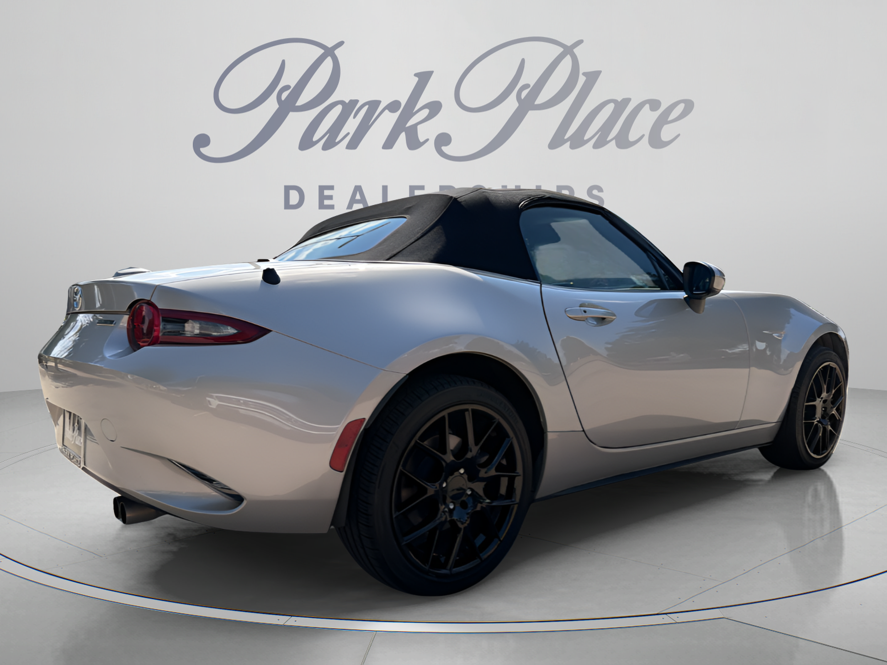 Used 2023 MAZDA MX-5 Miata Grand Touring RWD image 5