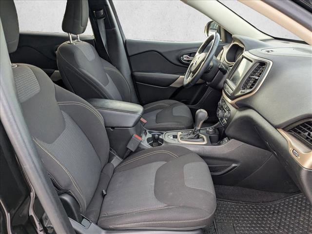 Used 2017 Jeep Cherokee Latitude w/ Cold Weather Group image 17