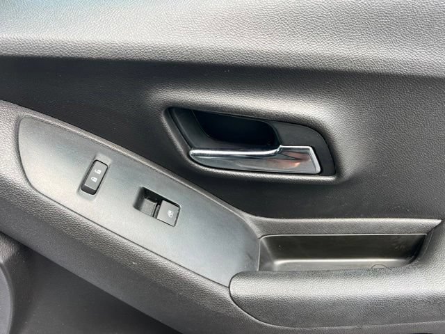 Used 2020 Chevrolet Trax LT w/ Driver Confidence Package FWD image 27