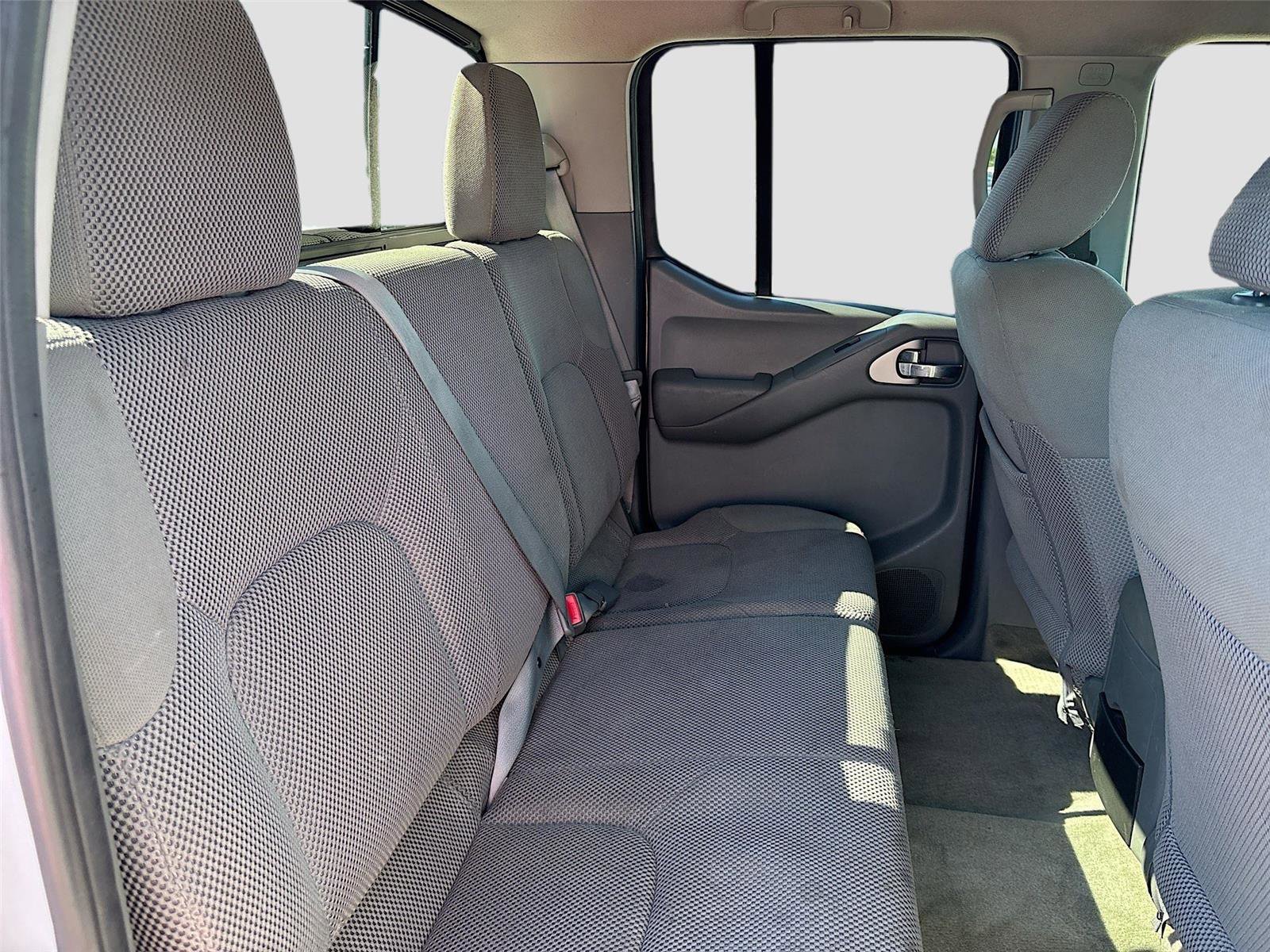 Used 2017 Nissan Frontier SV image 25