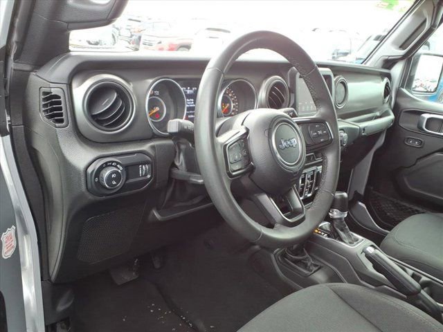 Used 2023 Jeep Gladiator Sport AWD/4WD image 9