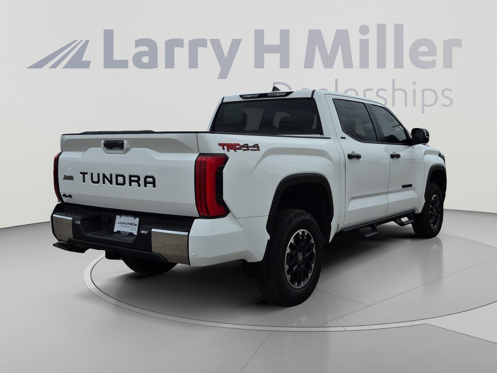 Used 2026 Toyota Tundra SR5 w/ TRD Off-Road Package AWD/4WD image 5
