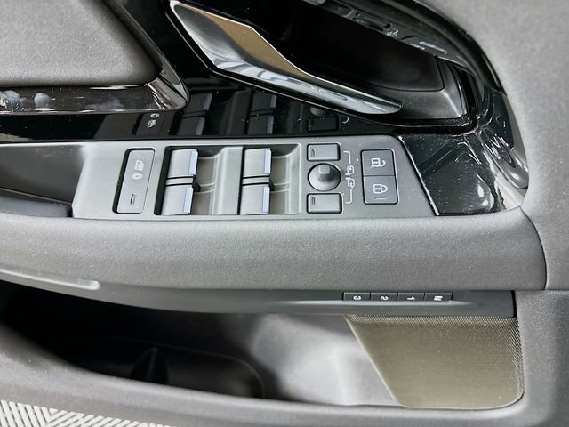 Used 2026 Land Rover Range Rover Evoque S image 20