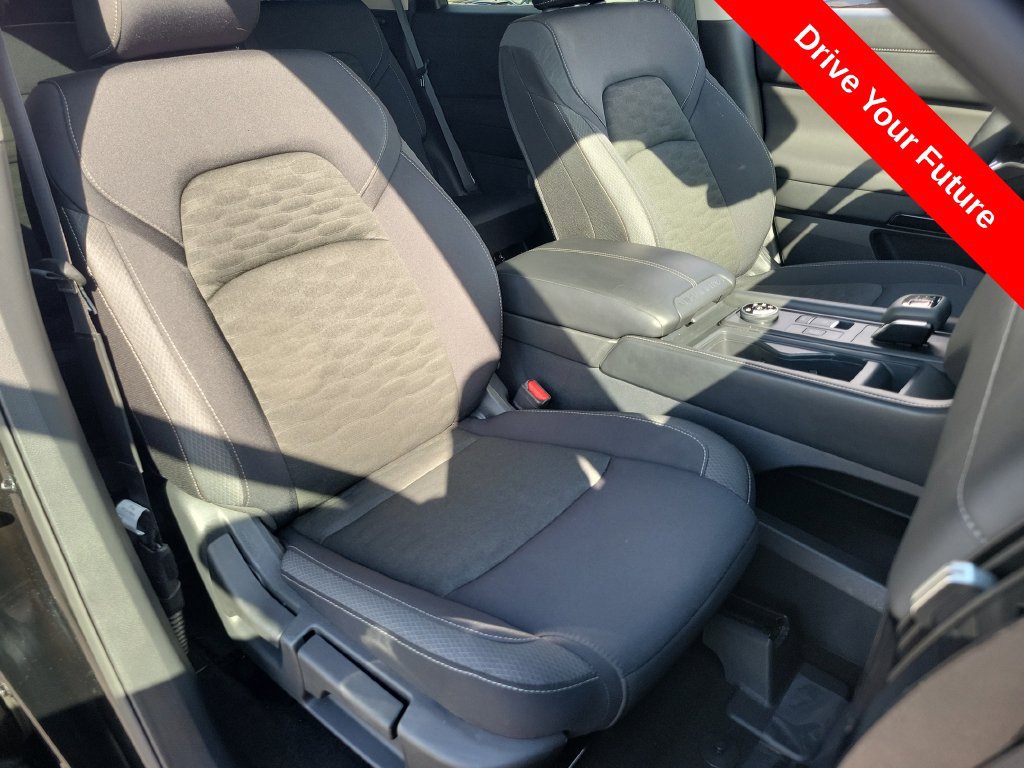 Used 2025 Nissan Pathfinder S AWD/4WD image 19