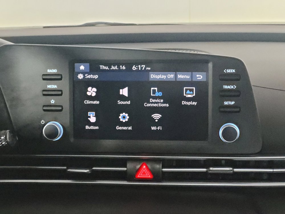 Used 2024 Hyundai Elantra SE FWD image 25