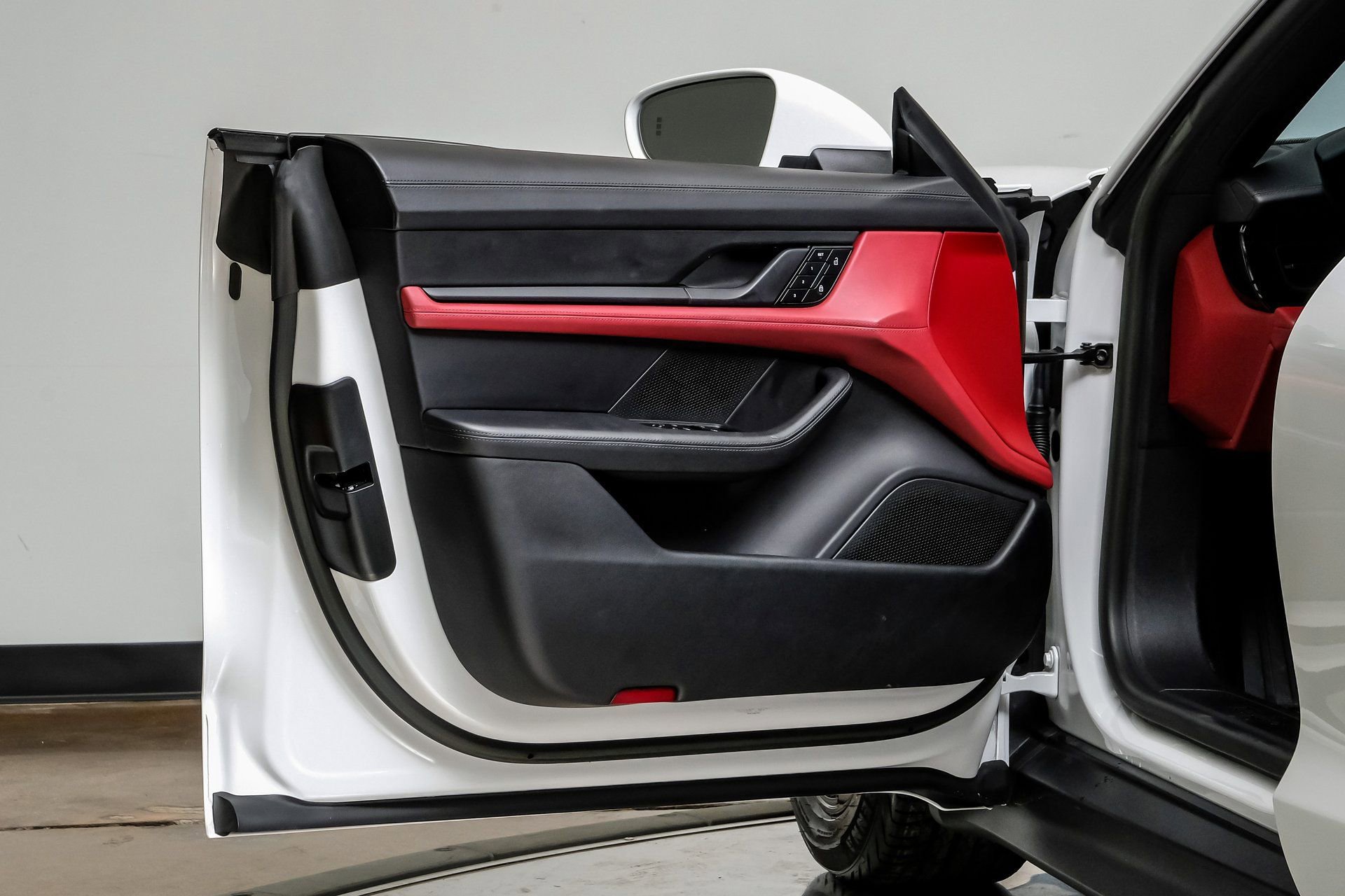 Used 2023 Porsche Taycan image 42