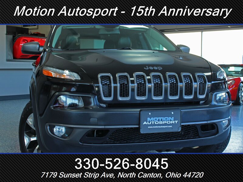 Used 2016 Jeep Cherokee Trailhawk AWD/4WD image 42