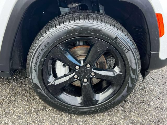 Certified 2024 Jeep Grand Cherokee Limited w/ Black Appearance Package AWD/4WD image 9
