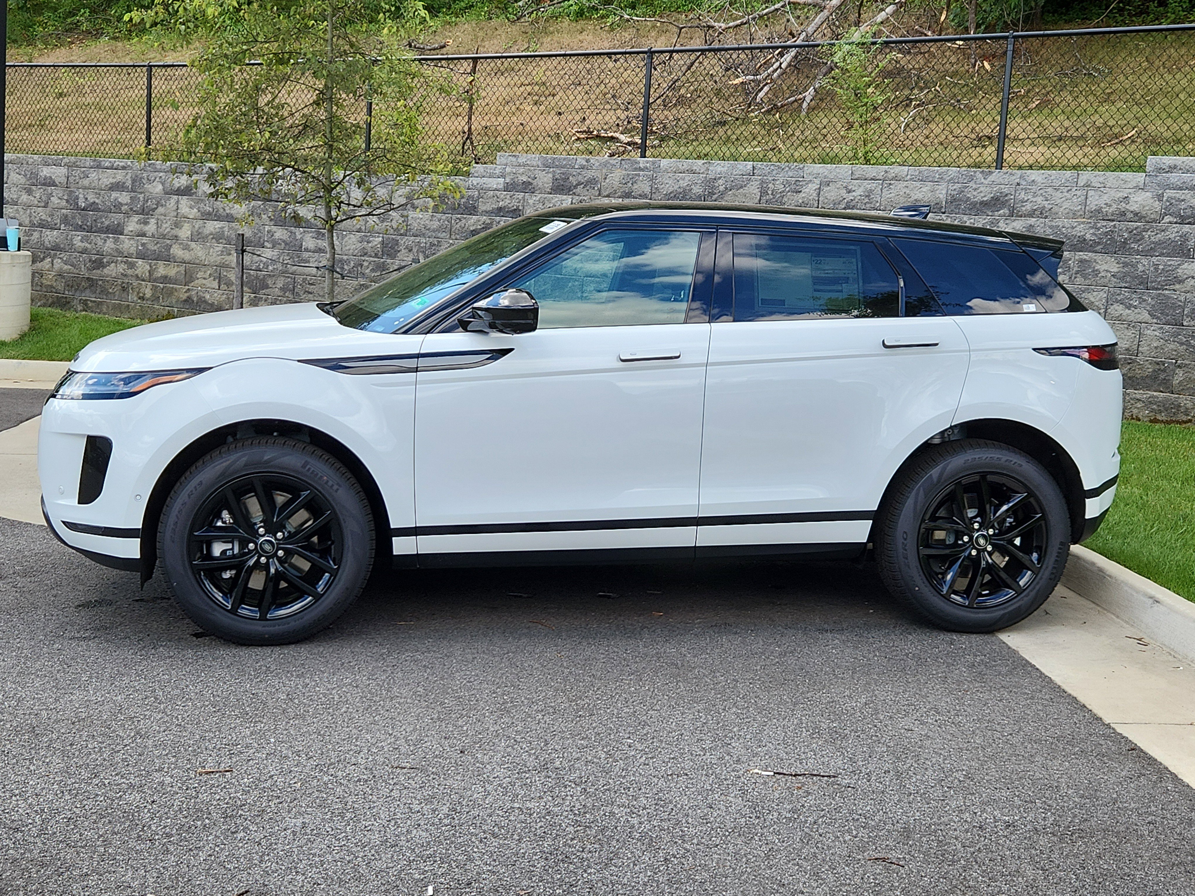 Used 2026 Land Rover Range Rover Evoque S image 6
