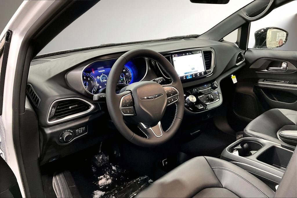 New 2026 Chrysler Voyager LX image 8