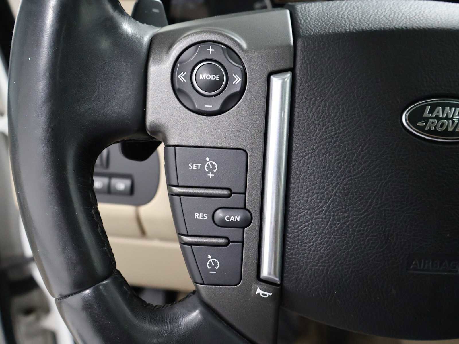 Used 2016 Land Rover LR4 HSE AWD/4WD image 24