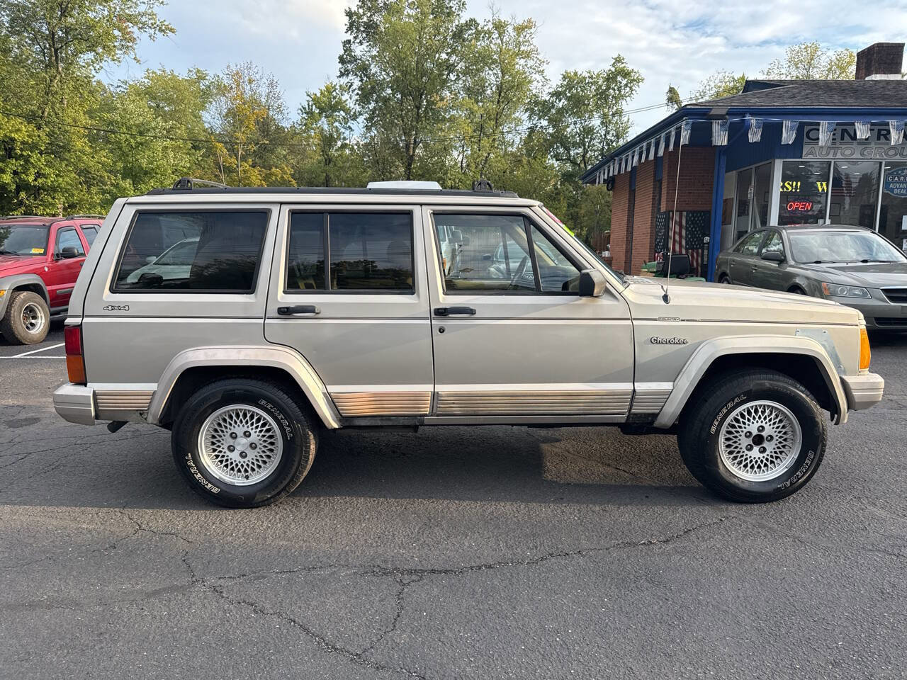 Used 1996 Jeep Cherokee Country image 4