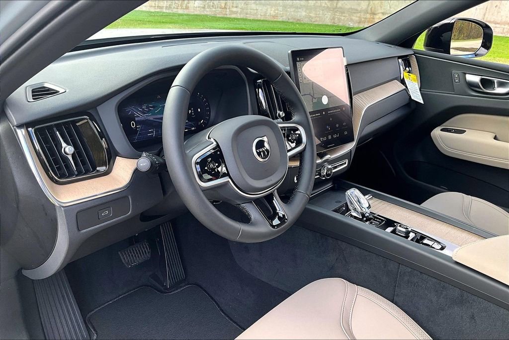 New 2026 Volvo XC60 B5 Plus AWD/4WD image 31