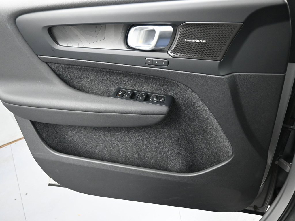 Used 2023 Volvo XC40 Recharge Ultimate w/ Protection Package Premier image 22