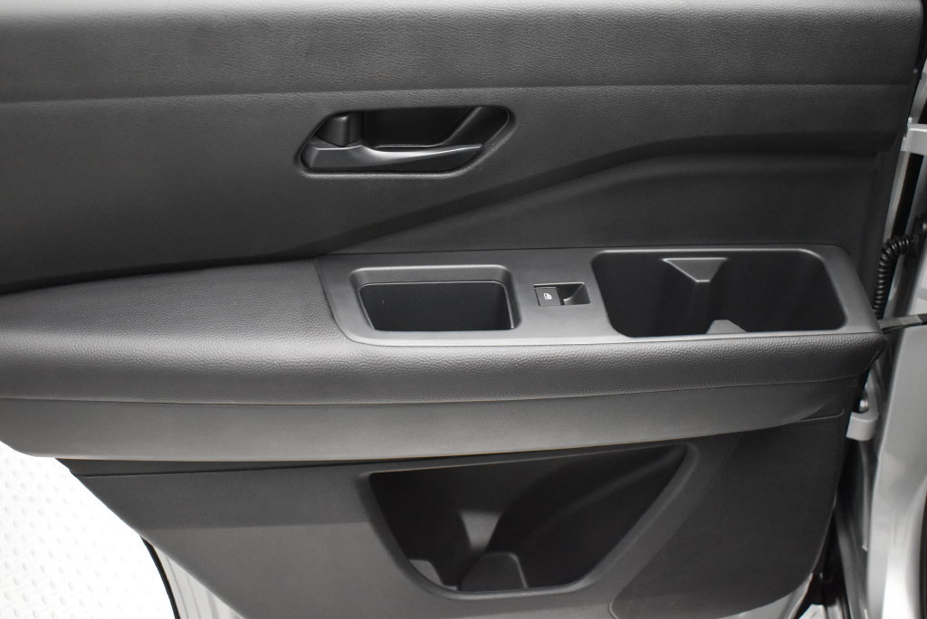 Used 2025 Nissan Pathfinder SV AWD/4WD image 32