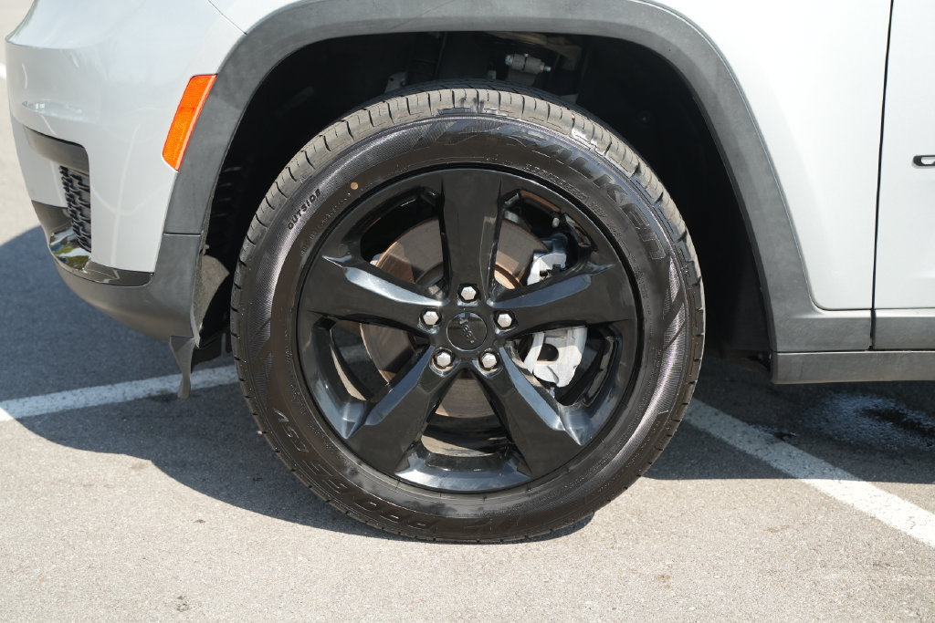 Used 2021 Jeep Grand Cherokee L Laredo RWD image 12