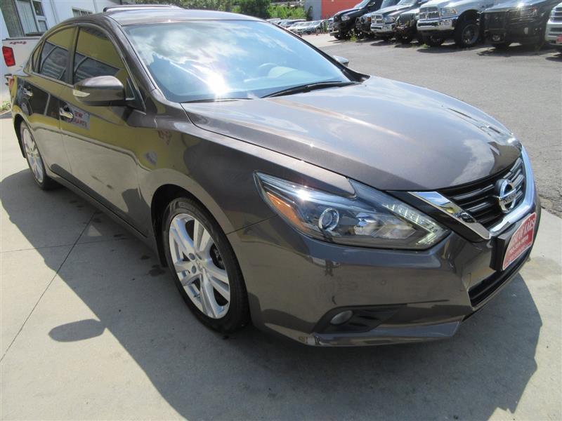 Used 2017 Nissan Altima 3.5 SL w/ 3.5SL Technology Package image 12