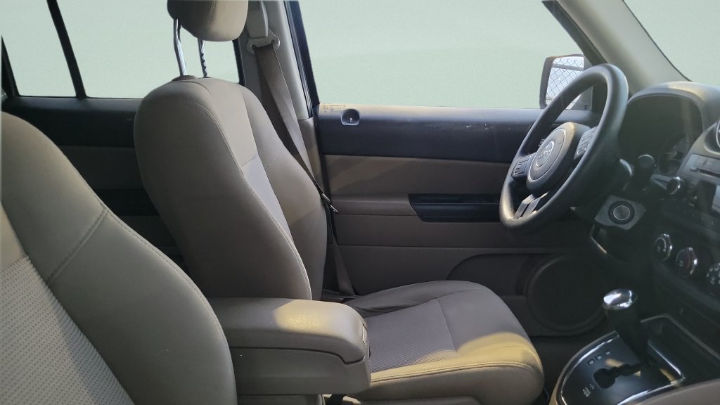 Used 2016 Jeep Patriot Sport w/ Power Value Group FWD image 7