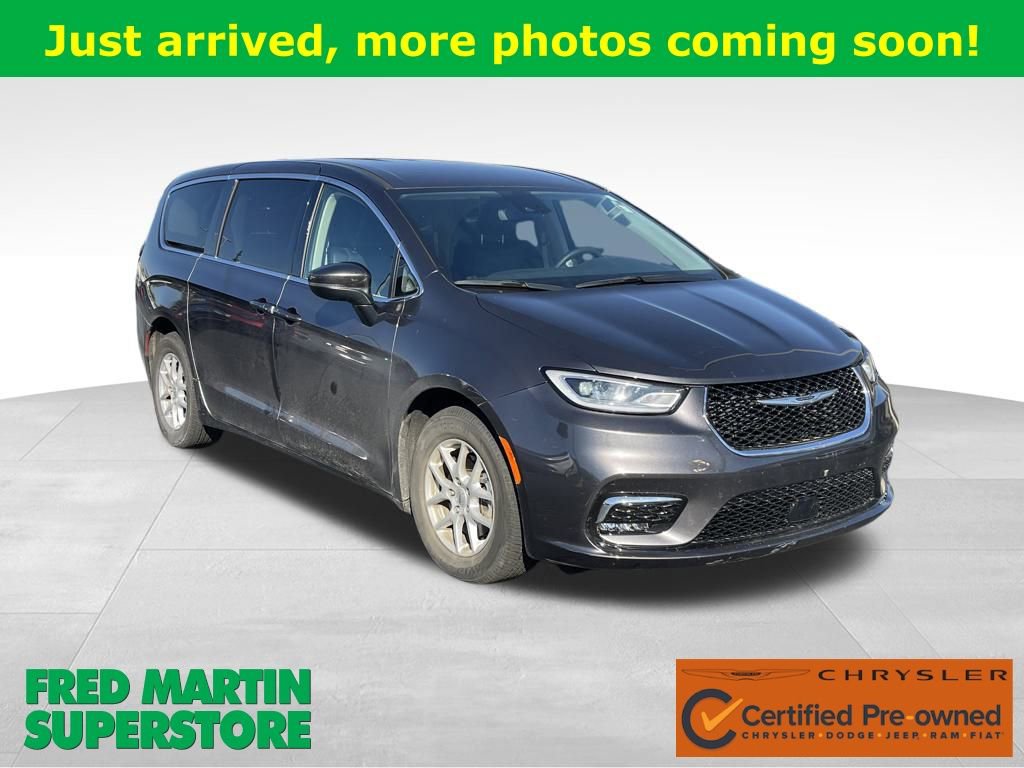 Used 2023 Chrysler Pacifica Touring-L
