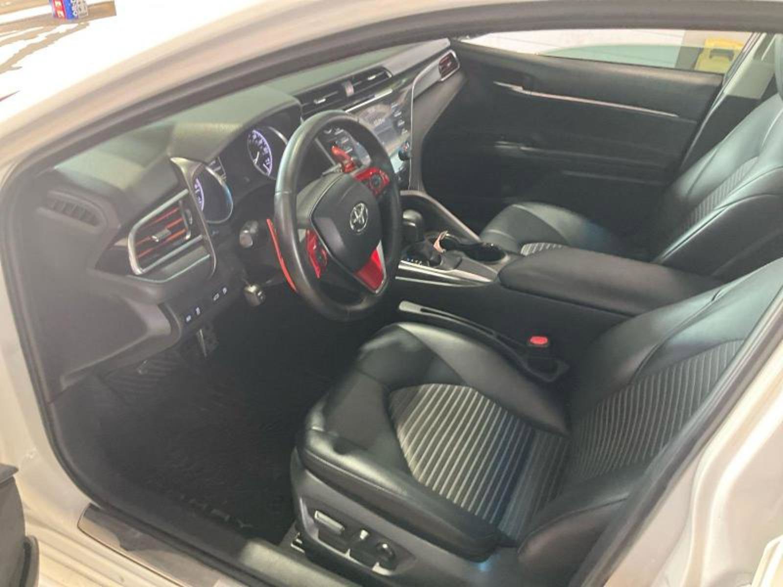 Used 2018 Toyota Camry SE w/ Audio Package image 3