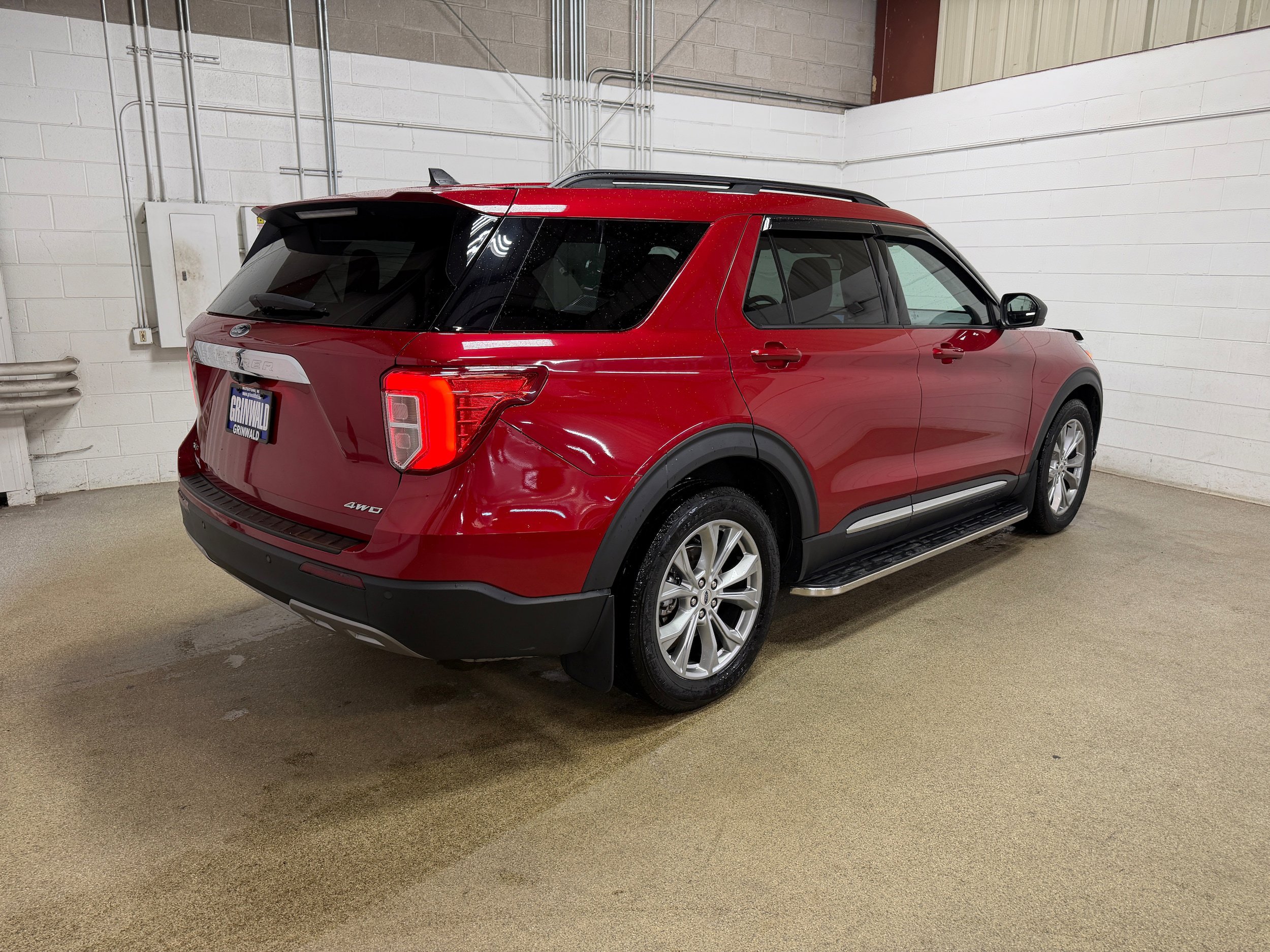 Certified 2021 Ford Explorer XLT w/ Equipment Group 202A image 7