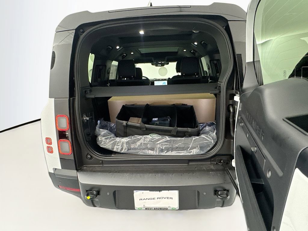 New 2026 Land Rover Defender 130 X-Dynamic SE AWD/4WD image 26