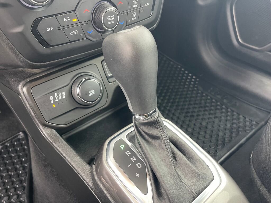 Used 2022 Jeep Renegade Latitude image 13