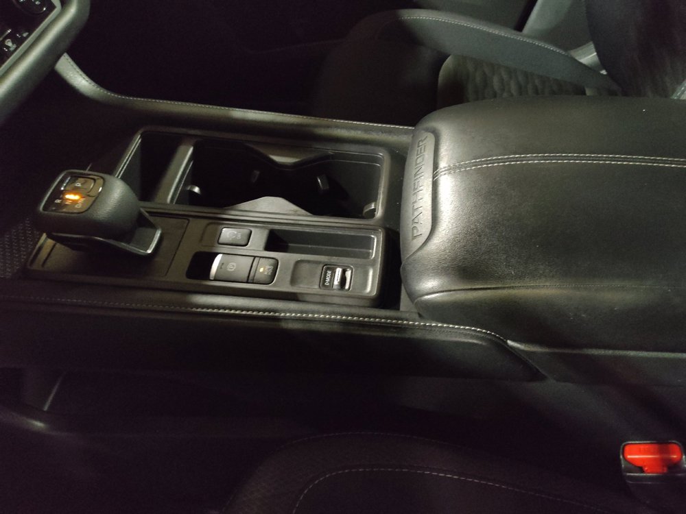 Used 2023 Nissan Pathfinder S image 26