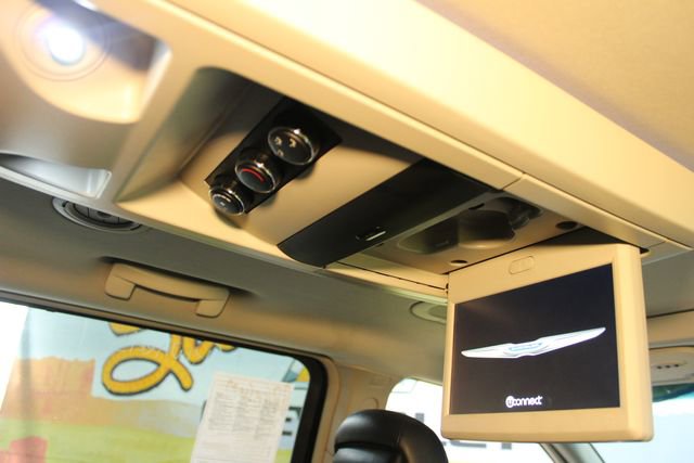 Used 2016 Chrysler Town & Country Touring w/ Driver Convenience Group image 14