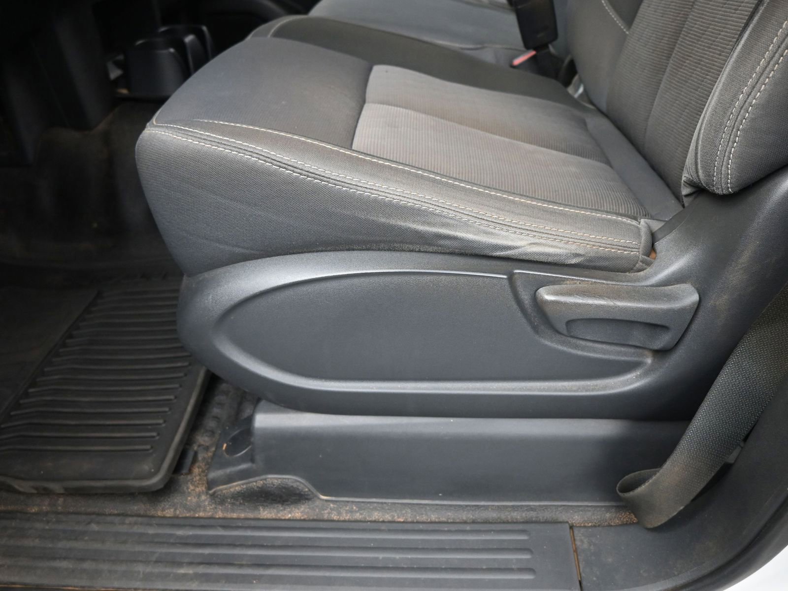 Used 2022 Nissan Titan S image 10