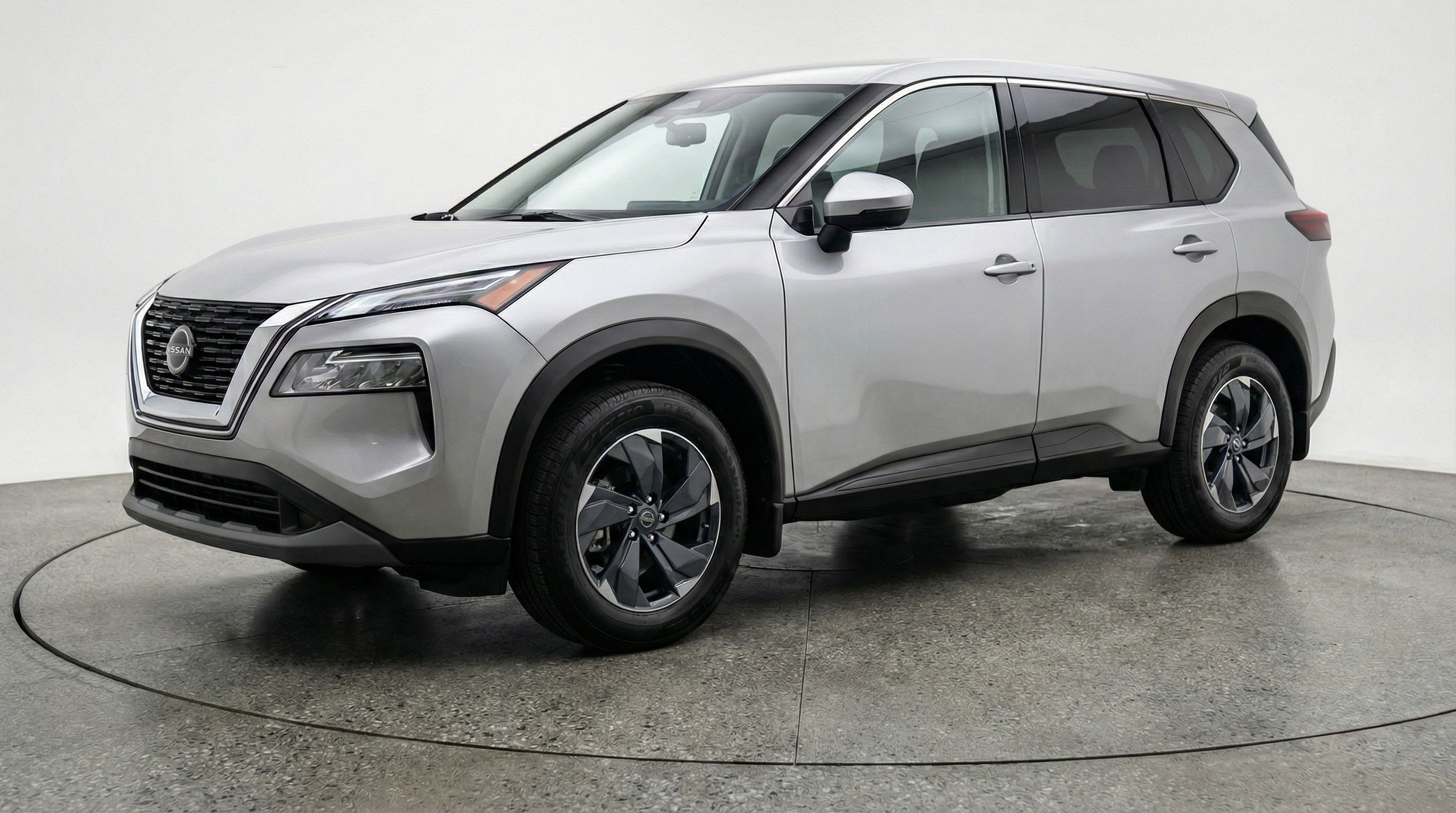 Used 2025 Nissan Rogue SV image 3