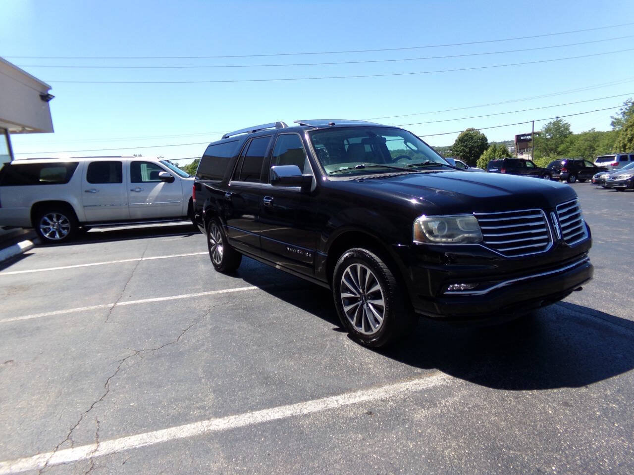 Used 2016 Lincoln Navigator L Select RWD image 4