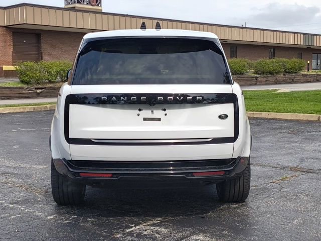 Used 2023 Land Rover Range Rover SE image 3