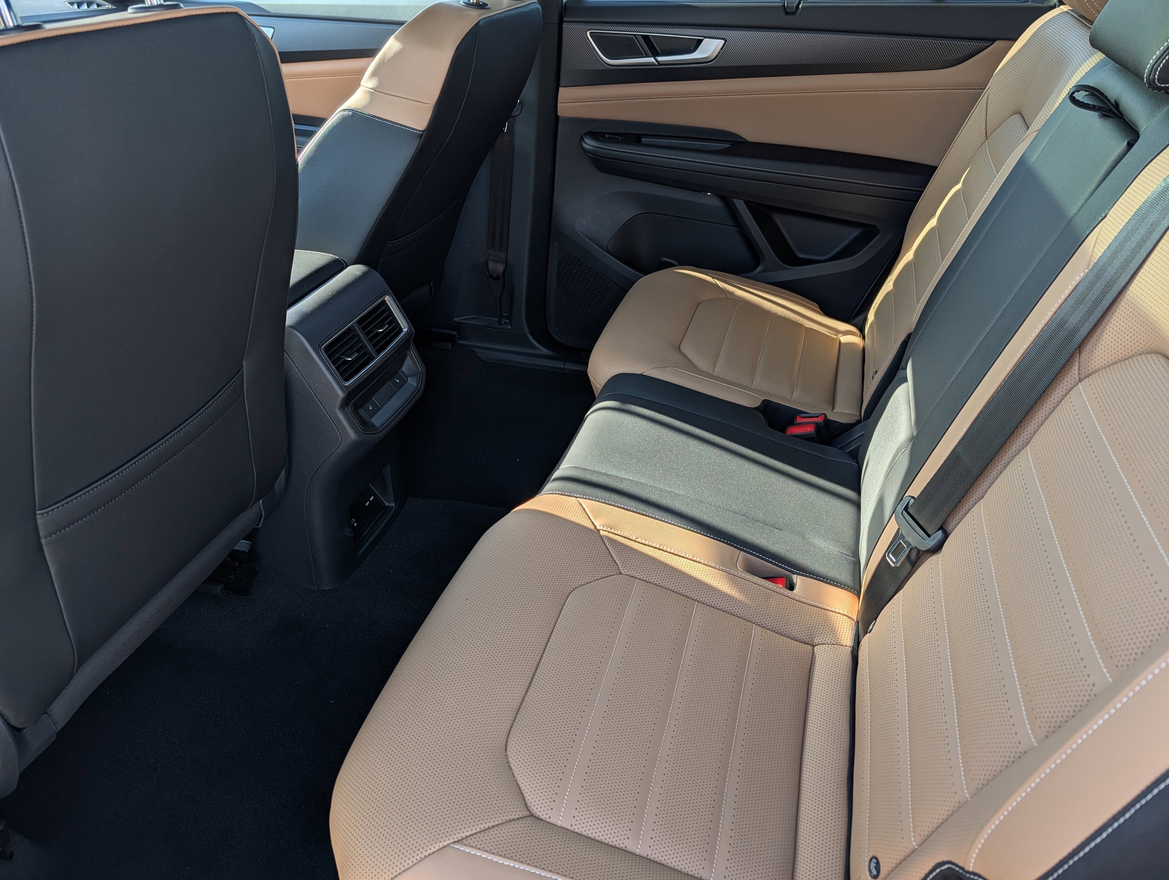 New 2026 Volkswagen Atlas Cross Sport SEL R-Line AWD/4WD image 6