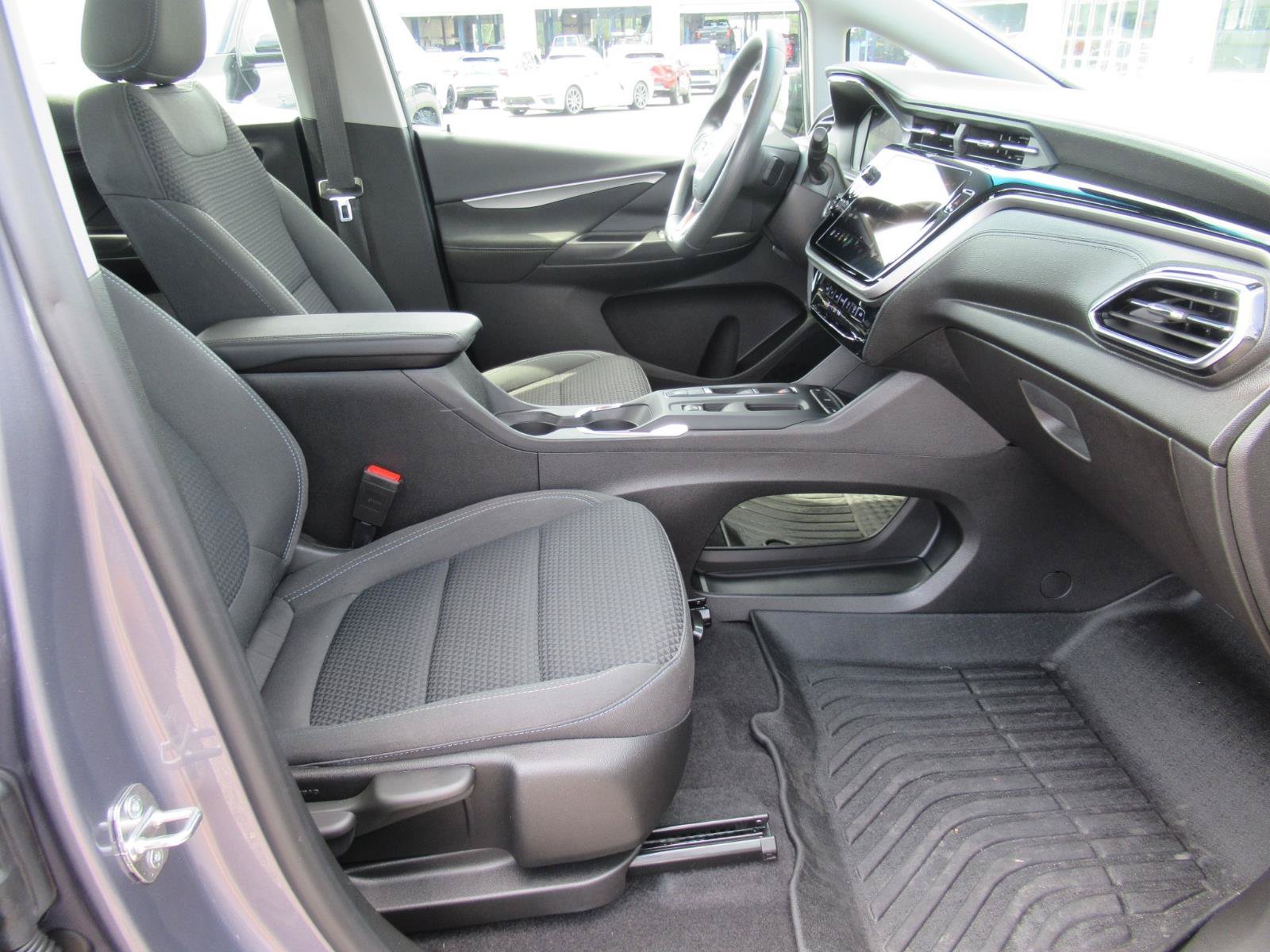 Used 2023 Chevrolet Bolt LT FWD image 10