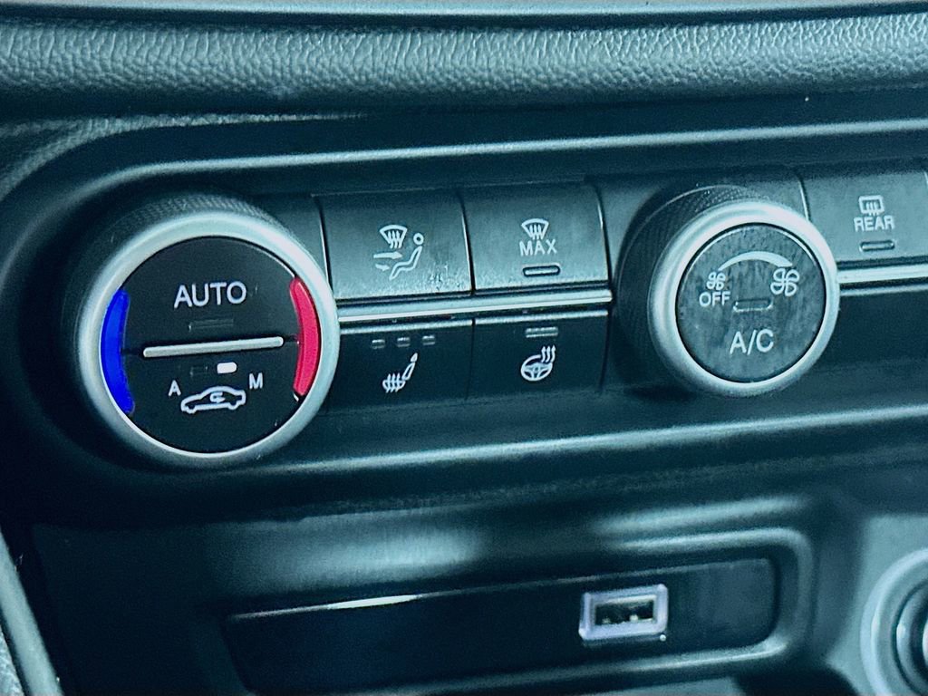 Used 2020 Alfa Romeo Giulia Ti w/ Active Blind Spot Package image 27