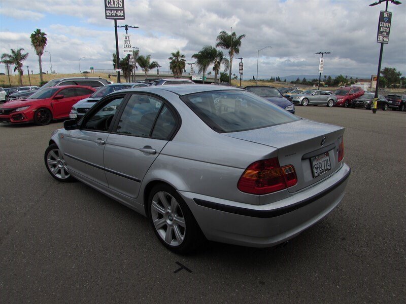 Used 2003 BMW 325i Sedan RWD image 5