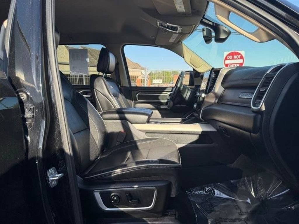 Used 2019 RAM 1500 Laramie AWD/4WD image 14