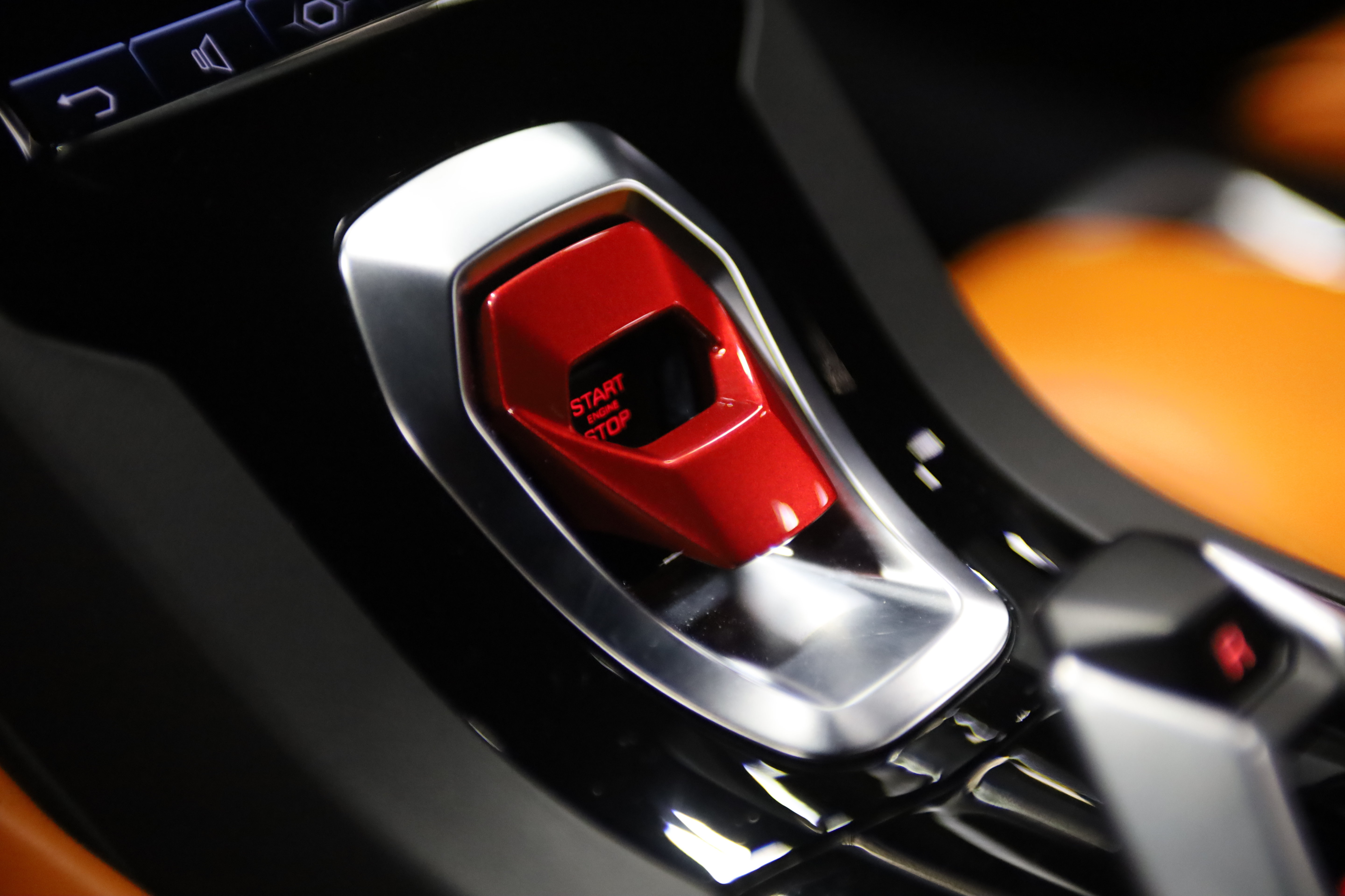 Used 2020 Lamborghini Huracan EVO RWD image 31