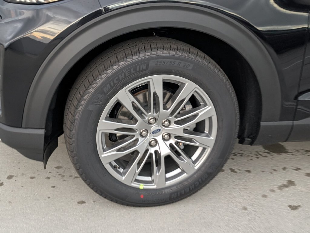 New 2026 Ford Explorer Platinum RWD image 4